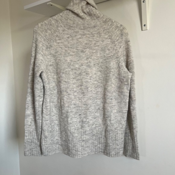 SOLD ⭑.ᐟ Aritzia The Group Babaton ⋆⋅☆⋅⋆Plutarch sweater - Picture 3 of 4